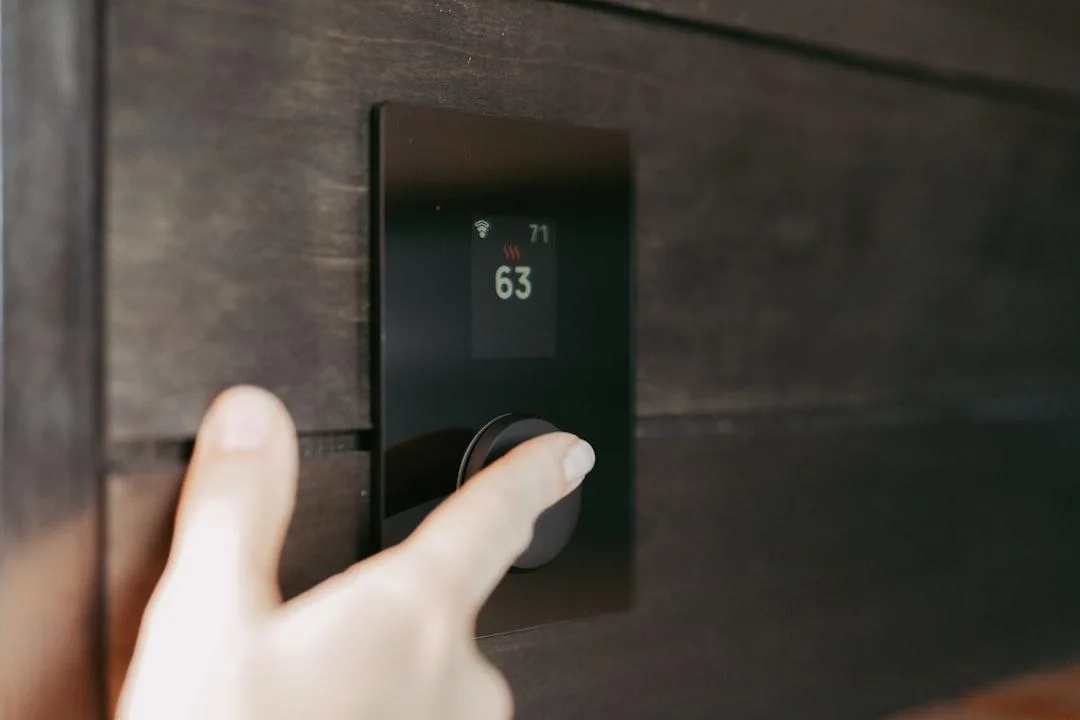 What Touch-Free Fixture Adoption Changed in Washroom Specification